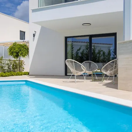 Aurelia 3 With Pool Linardići