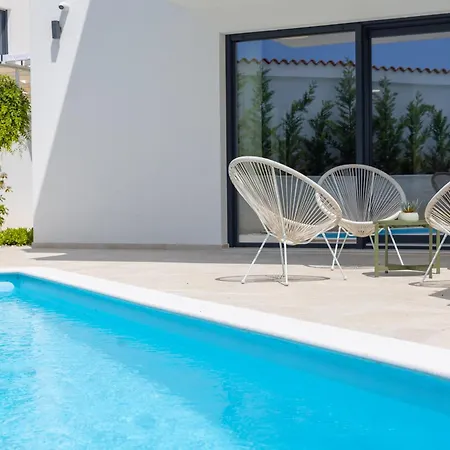 וילה Aurelia 3 With Pool *