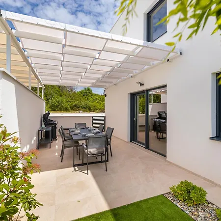 Aurelia 3 With Pool Linardići