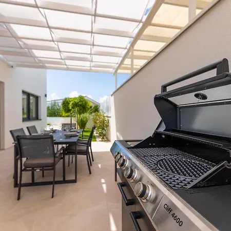 Aurelia 3 With Pool Linardići