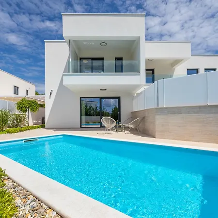 Aurelia 3 With Pool וילה *