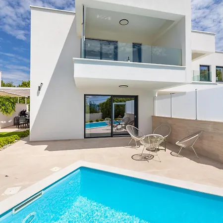 Aurelia 3 With Pool *