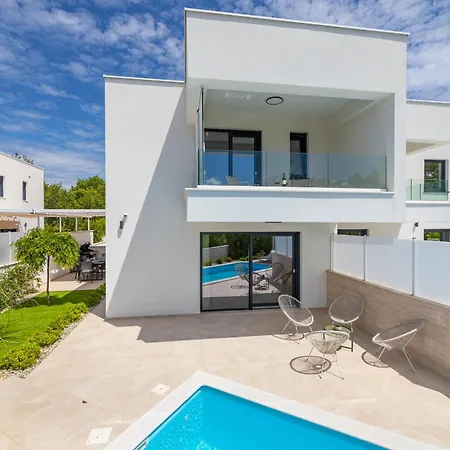 Aurelia 3 With Pool וילה *