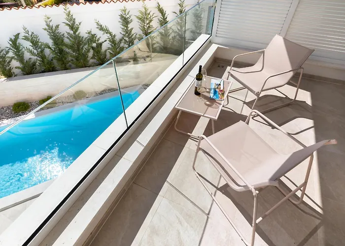 Aurelia 3 With Pool Βίλα *