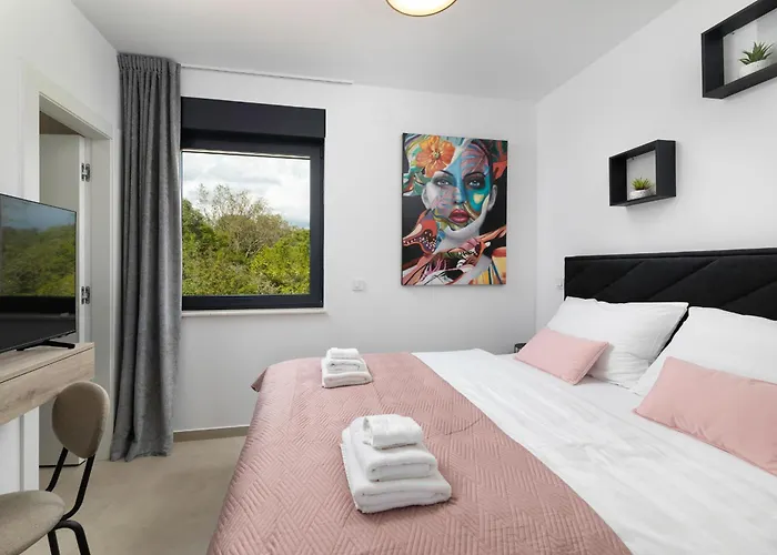 Aurelia 3 With Pool Βίλα Linardići