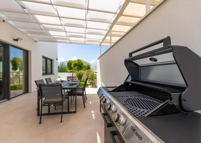 Aurelia 3 With Pool Linardići