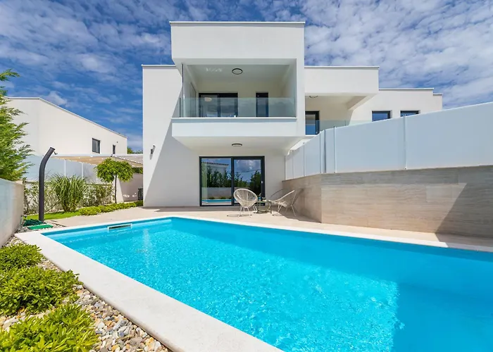 Aurelia 3 With Pool Βίλα *