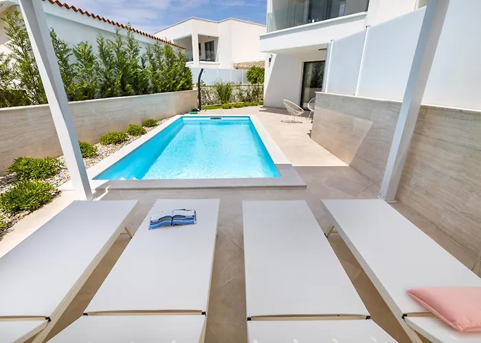 Aurelia 3 With Pool Linardići