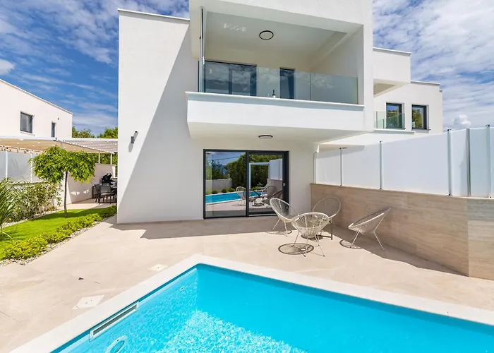 Aurelia 3 With Pool *