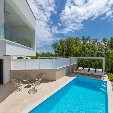 Aurelia 3 With Pool