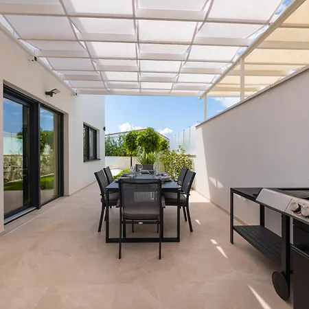 Aurelia 3 With Pool Villa