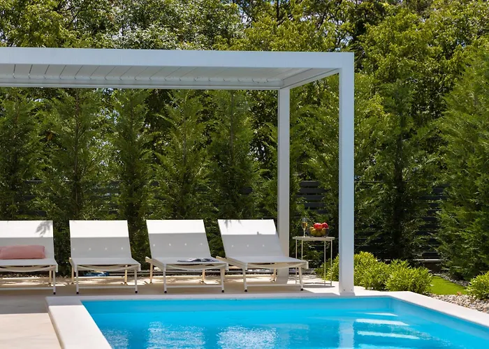 Vila Aurelia 3 With Pool