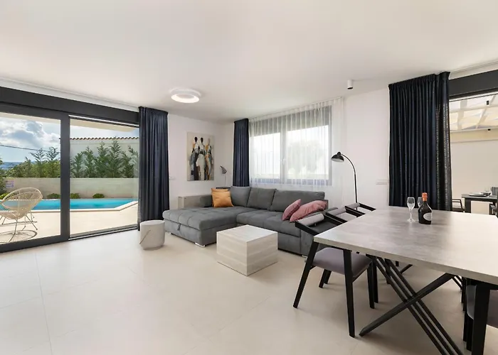 Aurelia 3 With Pool