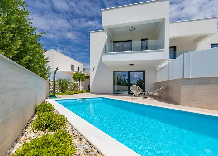 Aurelia 3 With Pool