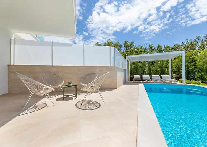 Aurelia 3 With Pool Vila
