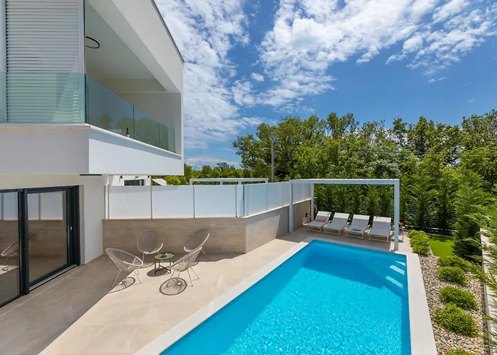 Aurelia 3 With Pool