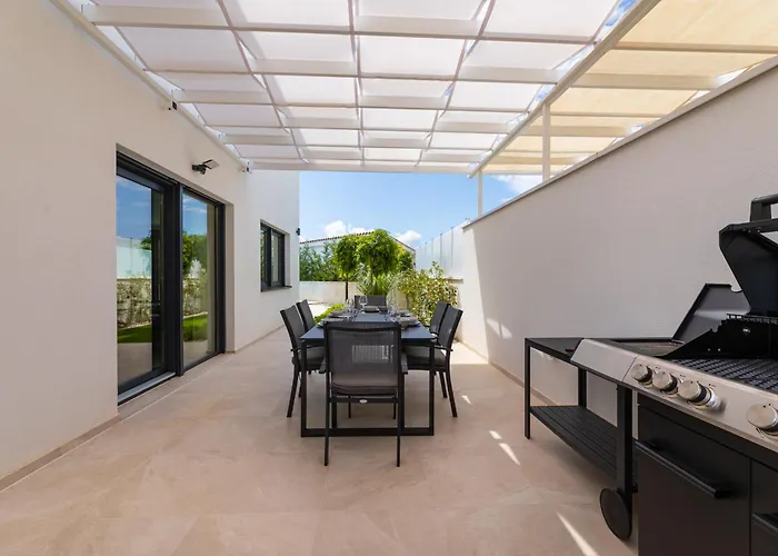 Aurelia 3 With Pool Vila