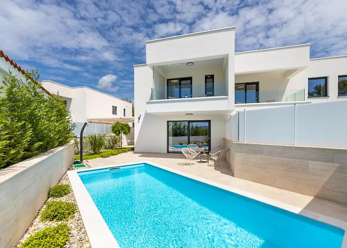 Aurelia 3 With Pool Vila Linardici