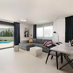 Aurelia 3 With Pool