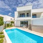 Aurelia 3 With Pool Willa Linardići