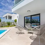 Aurelia 3 With Pool Linardići