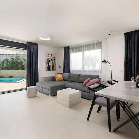 Aurelia 3 With Pool